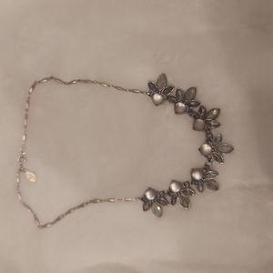 The LOFT statement necklace. Gold chain